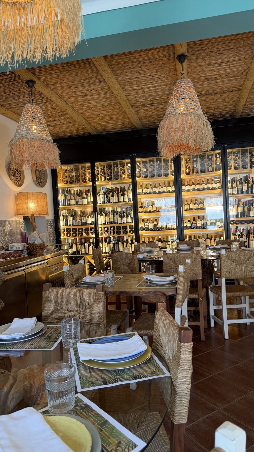 Restaurante São João — seafood and dining room