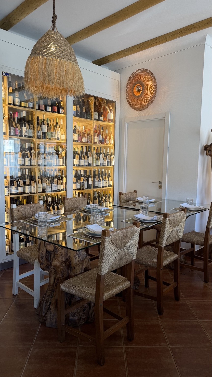 Restaurante São João — seafood and dining room